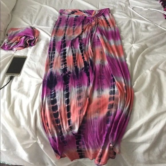 tie dye crop top and matching skirt - Picture 4 of 5